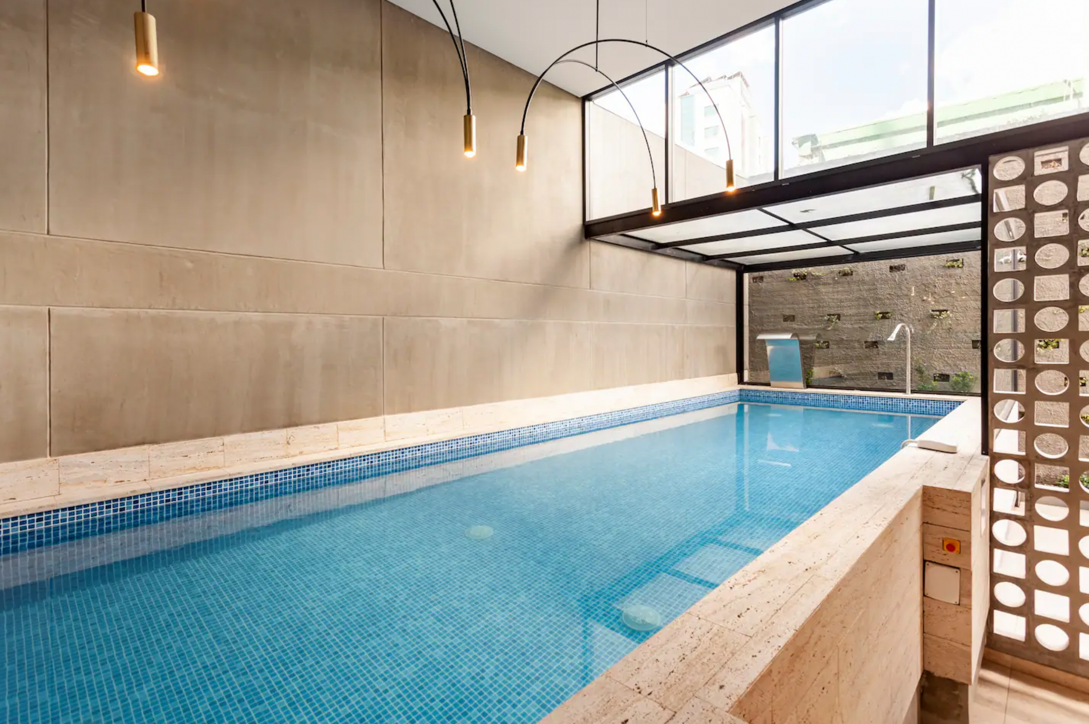 Loft The Luxx y piscina